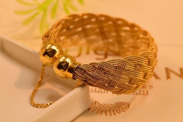 Luxury Elegant Unique Design Gold Plated Bangle for Girls/Women
