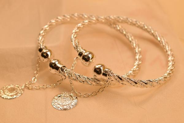 Glamorous Unique Design Silver Bangles Set for Girls/Women