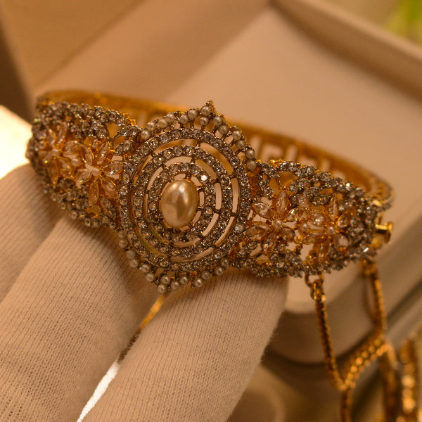 Beautiful Design Gold Plated Crystal Stones Bangle for Girls/Women