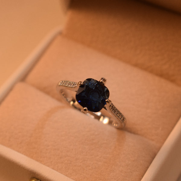 Fancy Unique Design Silver Plated Crystal Stones Ring For Girls/Women