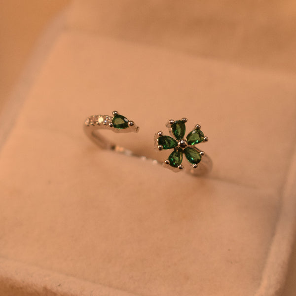 Dazzling Flower Design Silver Plated Crystal Stones Ring For Girls/Women