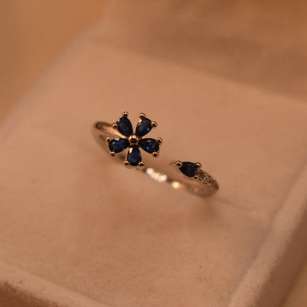 Dazzling Flower Design Silver Plated Crystal Stones Ring For Girls/Women