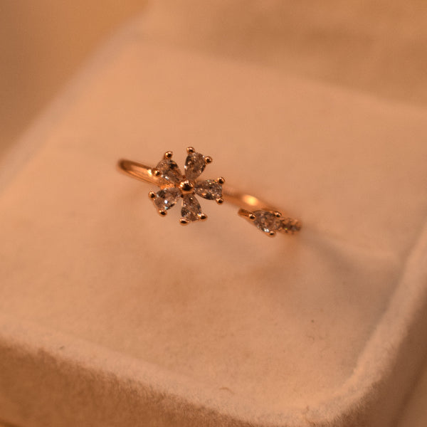 Luminous Unique Design Gold Plated Crystal Stones Ring For Girls/Women