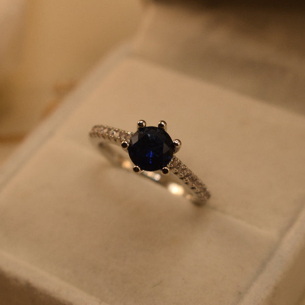 Gorgeous Unique Design Silver Plated Crystal Stones Ring For Girls/Women