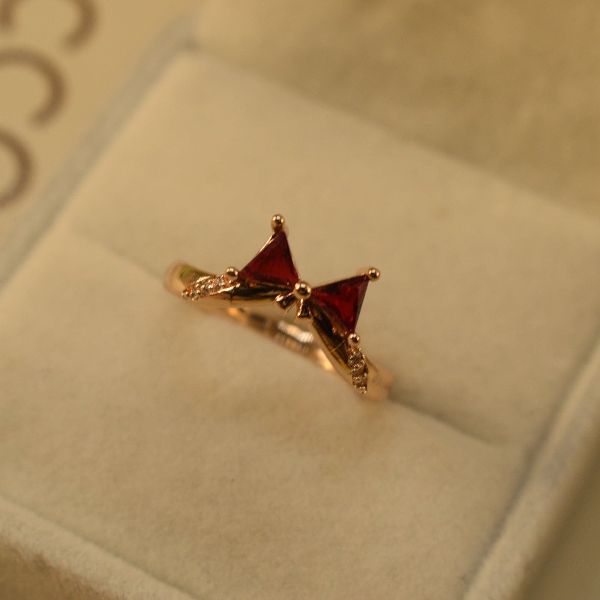Fancy Unique Design Gold Plated Crystal Stones Ring For Girls/Women