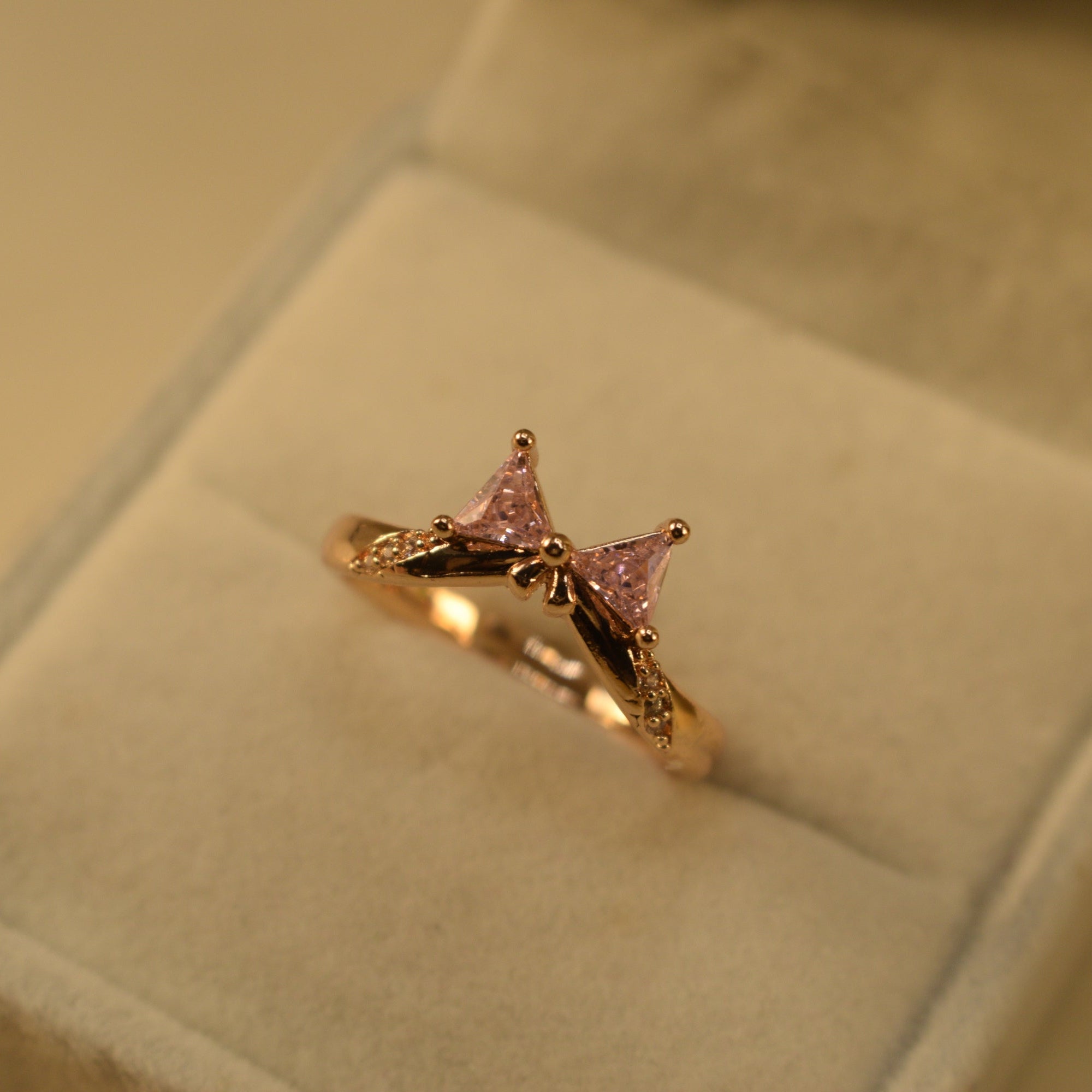 Fancy Unique Design Gold Plated Crystal Stones Ring For Girls/Women