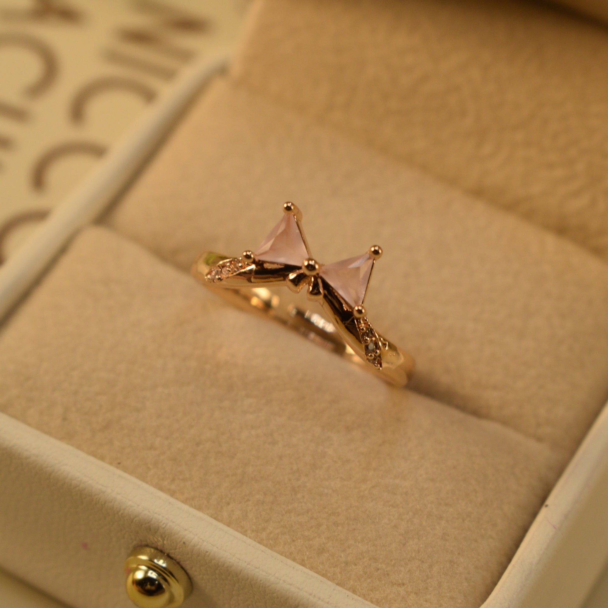 Fancy Unique Design Gold Plated Crystal Stones Ring For Girls/Women