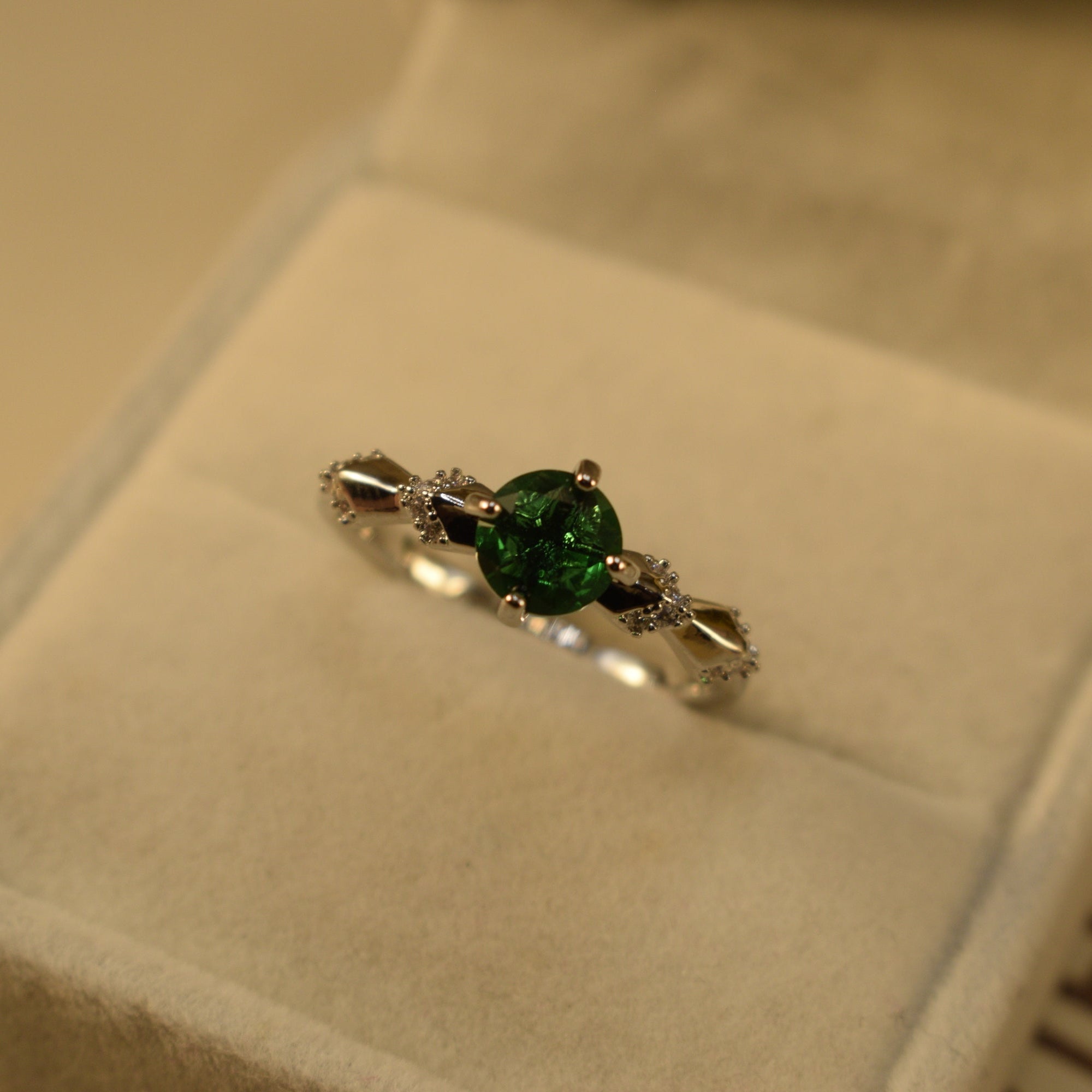 Dazzling Design Silver Plated Crystal Stones Ring For Girls/Women
