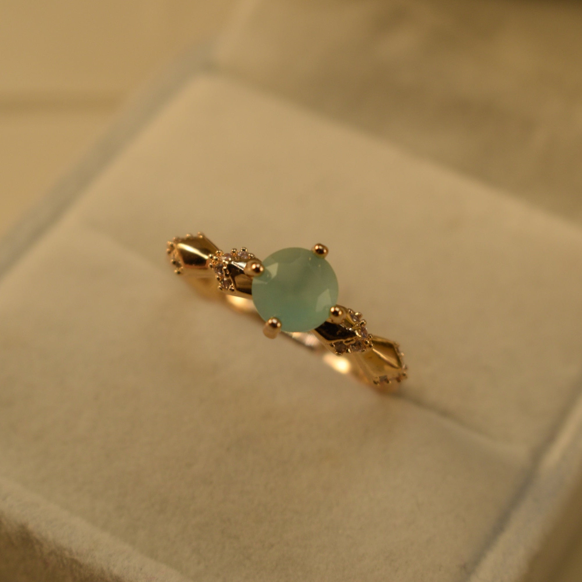 Glamorous Design Gold Plated Crystal Stones Ring For Girls/Women