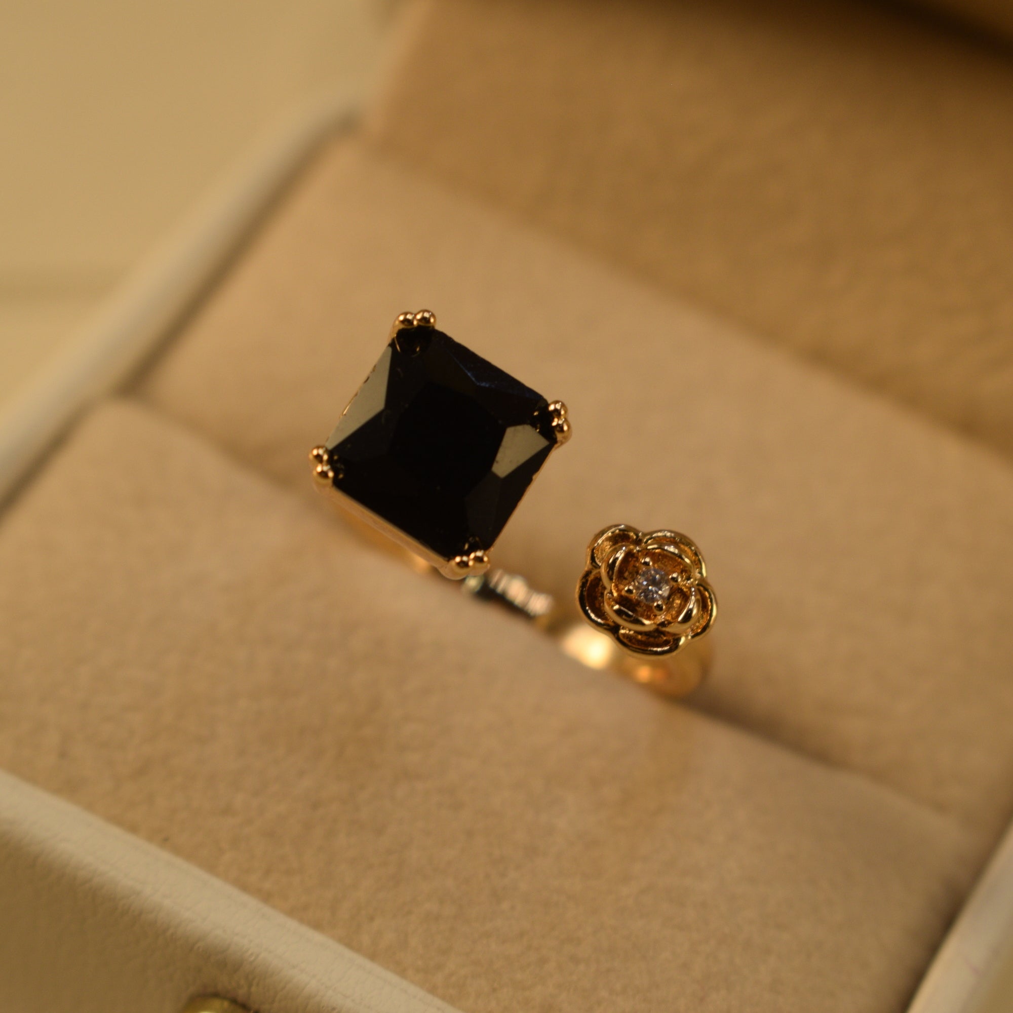 Luxury Design Gold Plated Crystal Stones Ring For Girls/Women