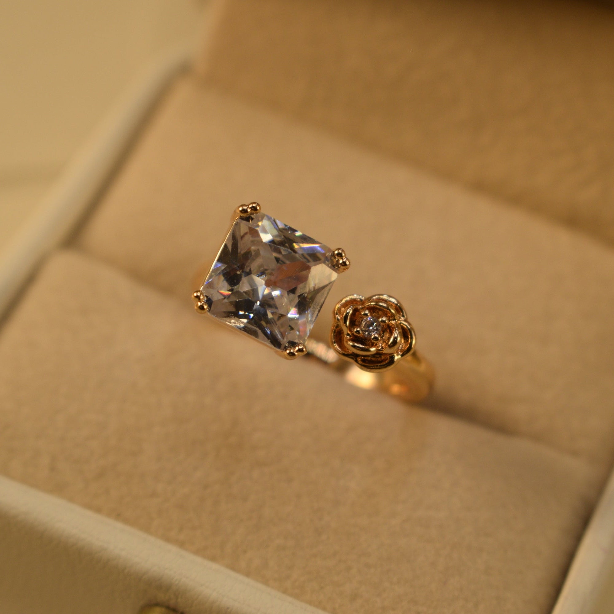 Luxury Design Gold Plated Crystal Stones Ring For Girls/Women