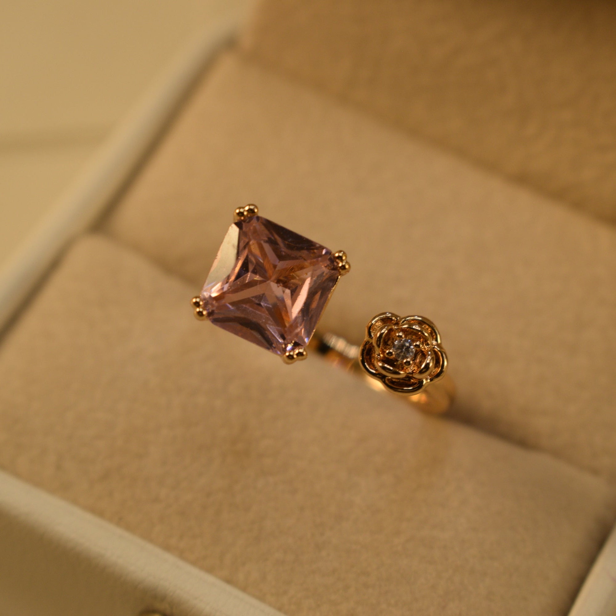 Luxury Design Gold Plated Crystal Stones Ring For Girls/Women