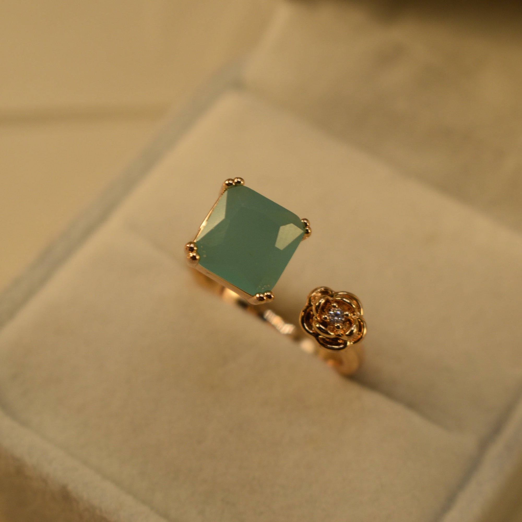 Luxury Design Gold Plated Crystal Stones Ring For Girls/Women