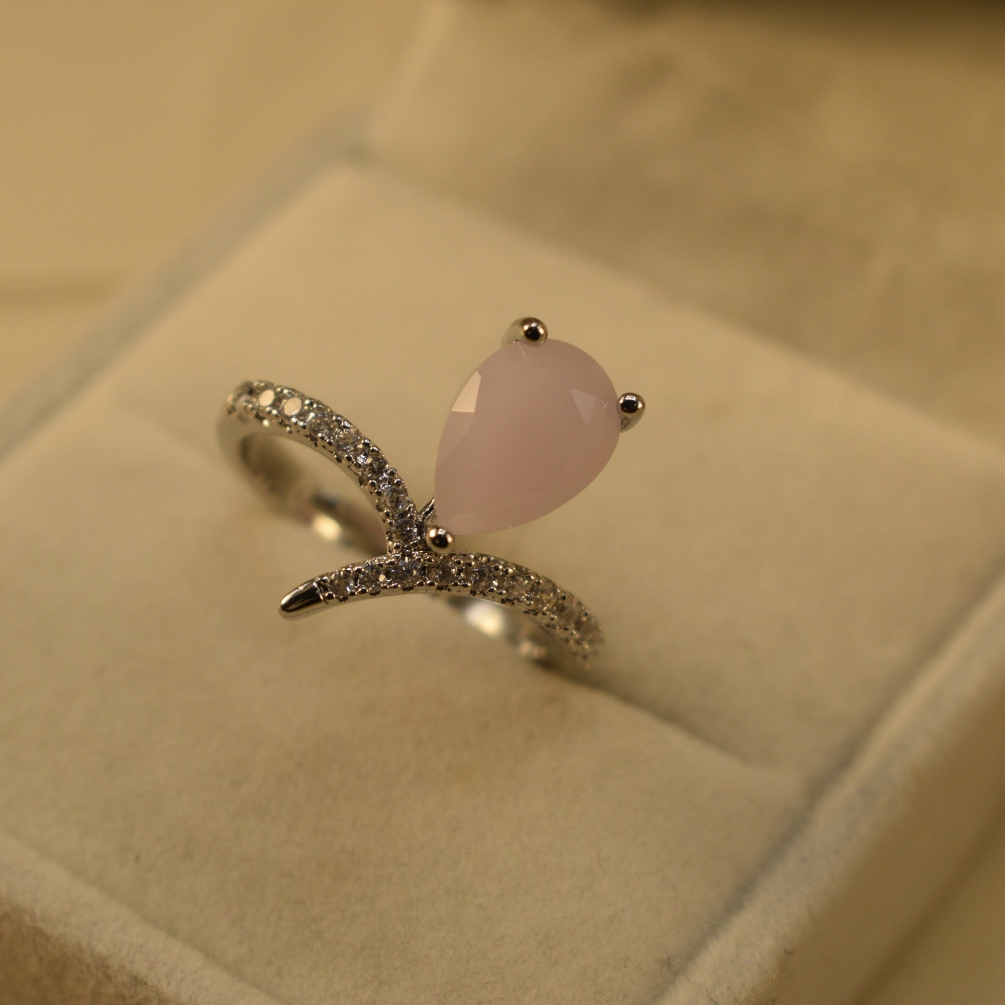 Beautiful Design Silver Plated Crystal Stones Ring For Girls/Women