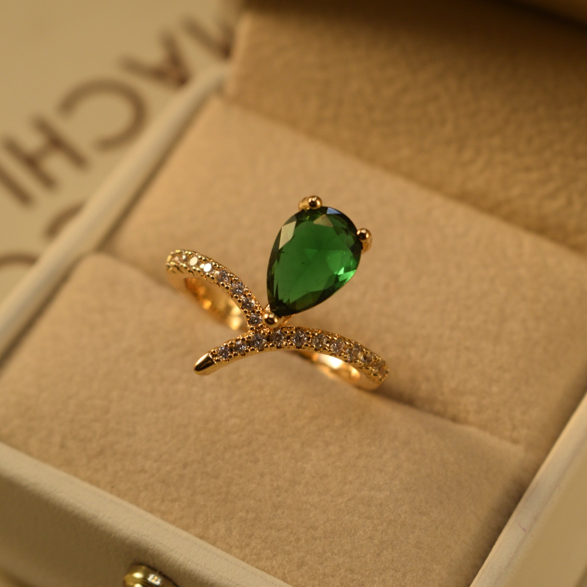 Elegant Design Gold Plated Crystal Stones Ring For Girls/Women