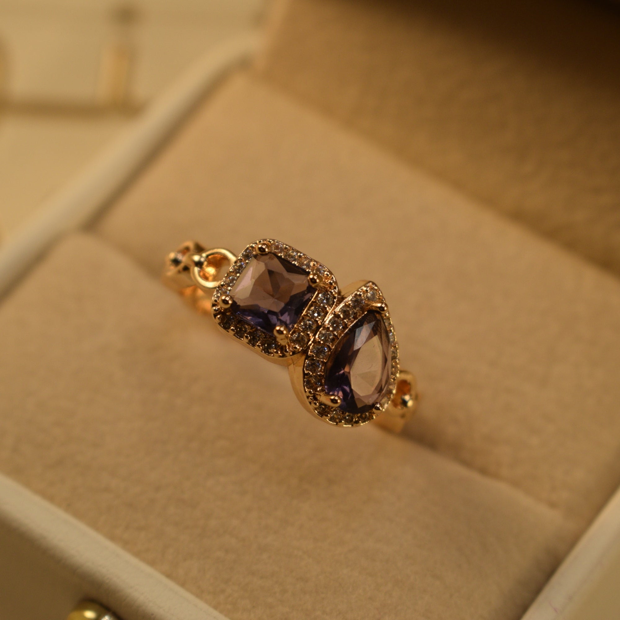 Stylish Design Gold Plated Crystal Stones Ring For Girls/Women