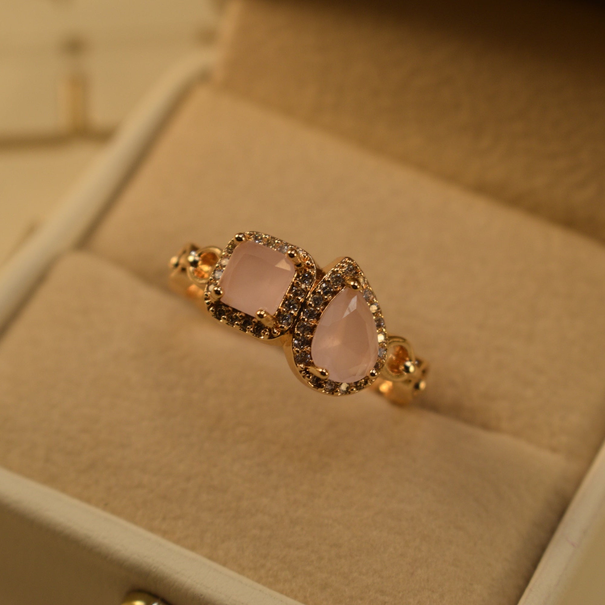 Stylish Design Gold Plated Crystal Stones Ring For Girls/Women
