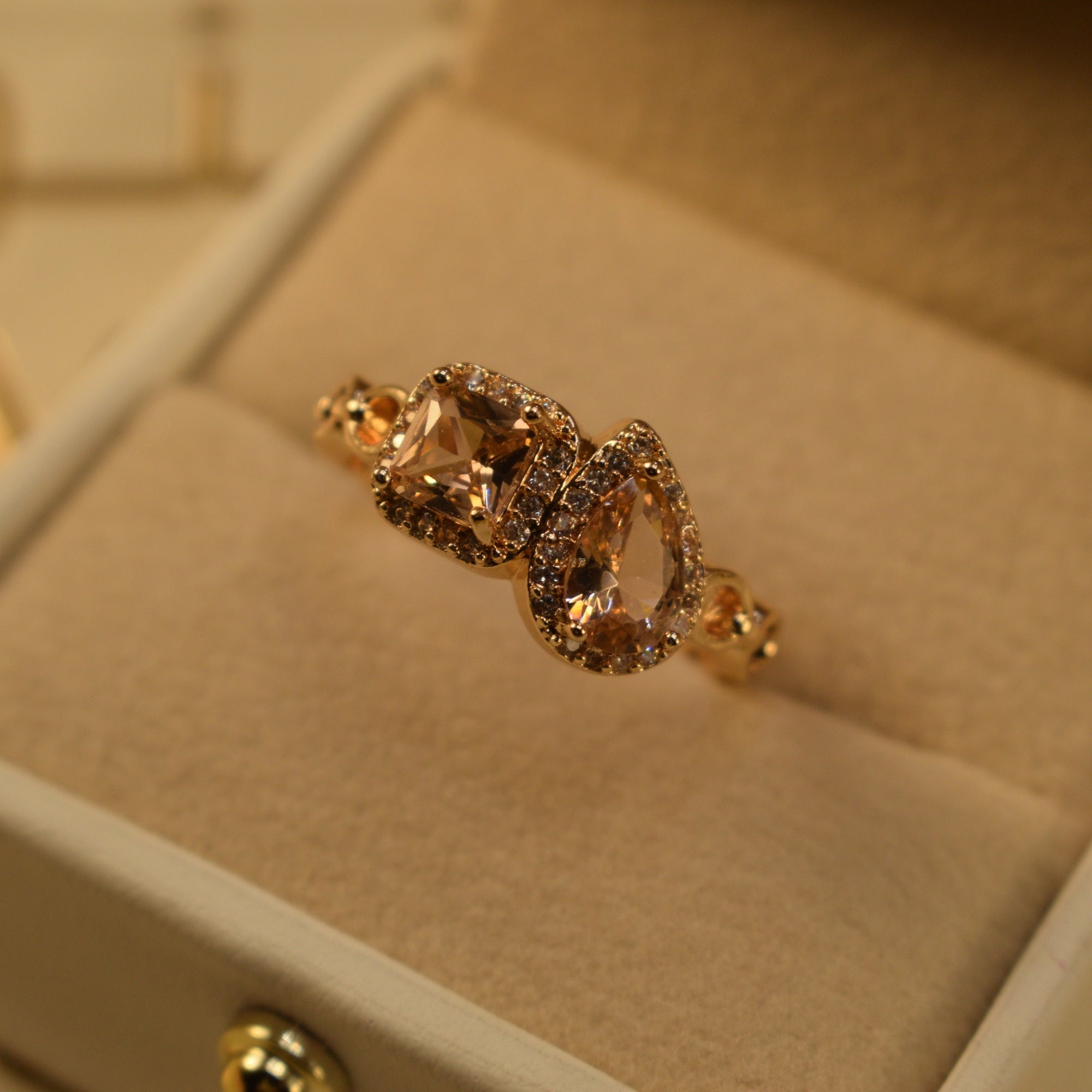 Stylish Design Gold Plated Crystal Stones Ring For Girls/Women