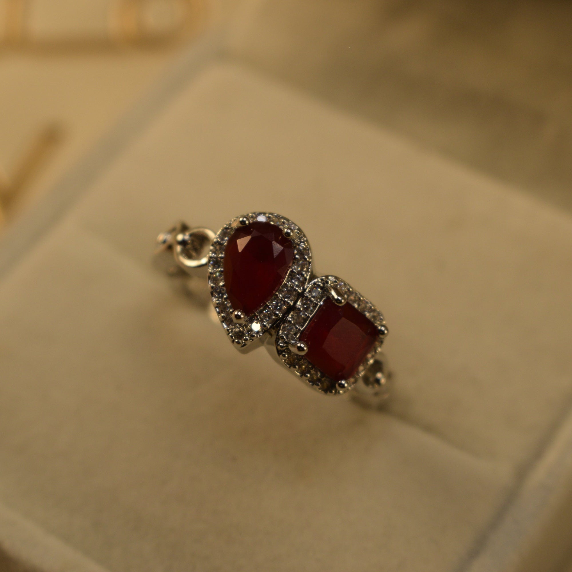 Gorgeous Design Silver Plated Crystal Stones Ring For Girls/Women