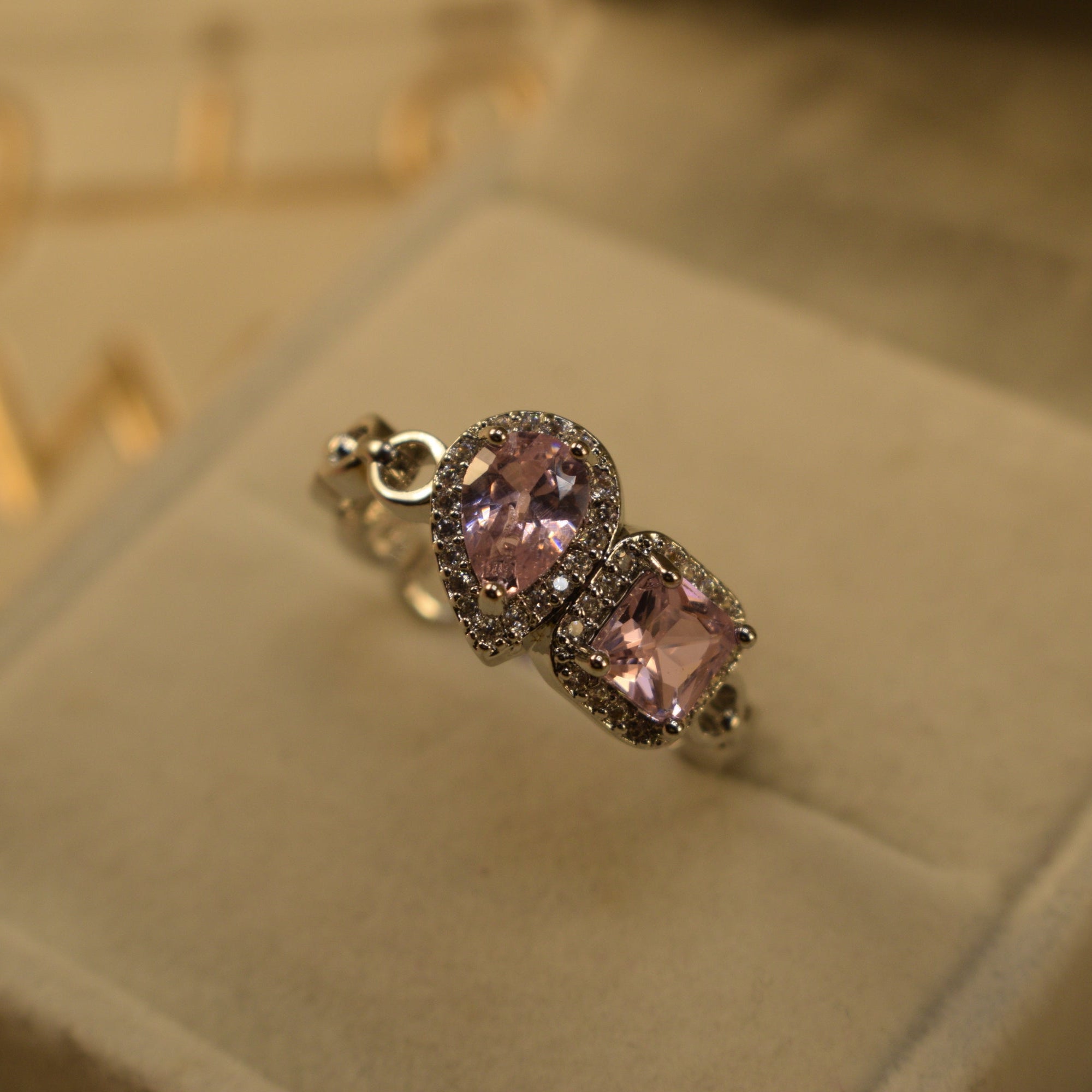 Gorgeous Design Silver Plated Crystal Stones Ring For Girls/Women