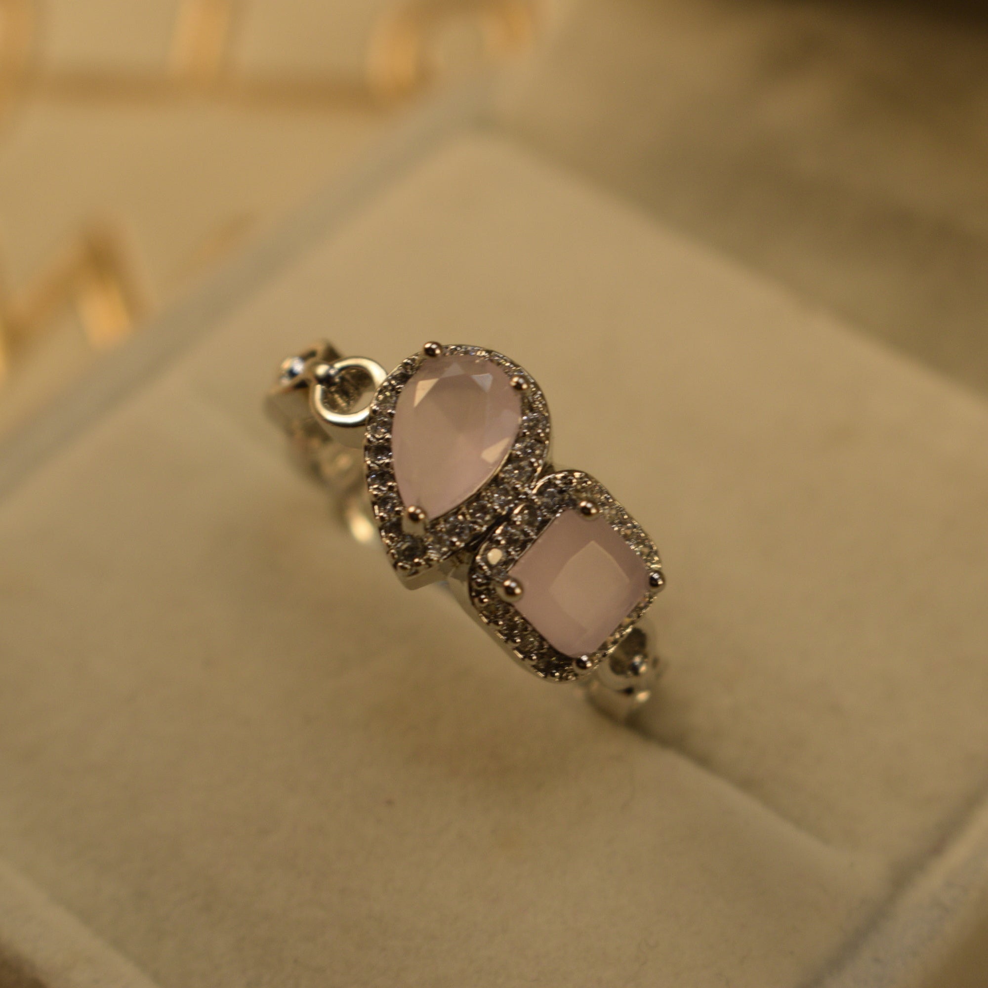 Gorgeous Design Silver Plated Crystal Stones Ring For Girls/Women