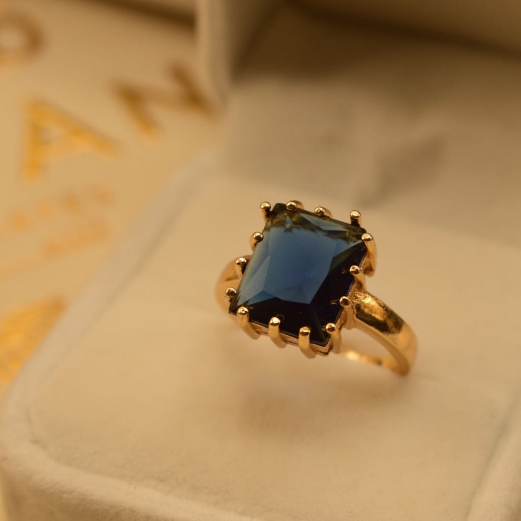 Elegant Design Golden Royal Blue Stone Ring for Girls/Women