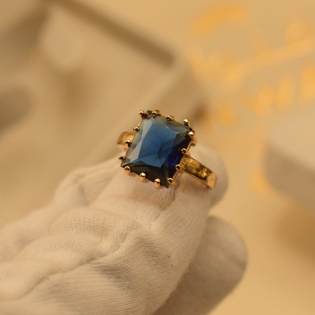 Elegant Design Golden Royal Blue Stone Ring for Girls/Women