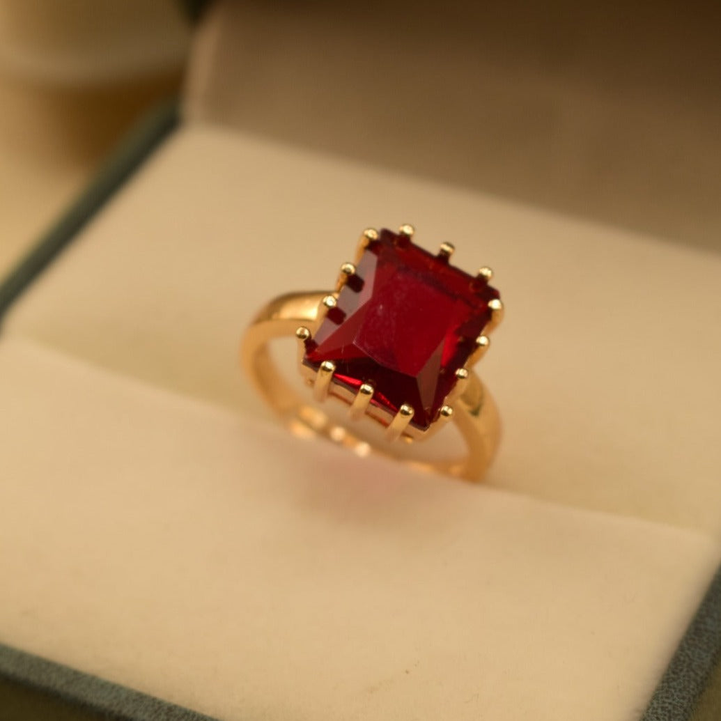 Unique Design Golden Red/Black/Green/Royal Blue Stone Ring for Girls/Women