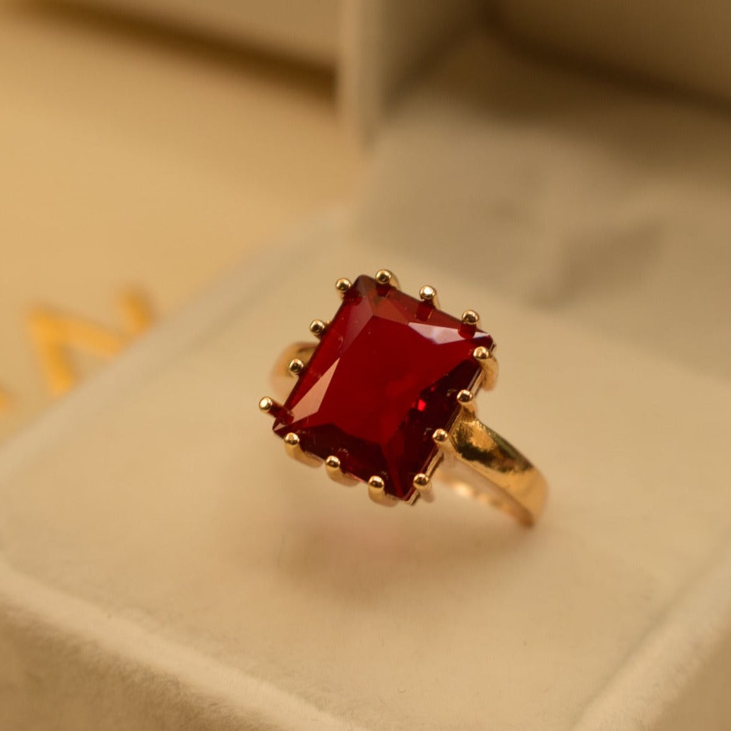 Unique Design Golden Red/Black/Green/Royal Blue Stone Ring for Girls/Women