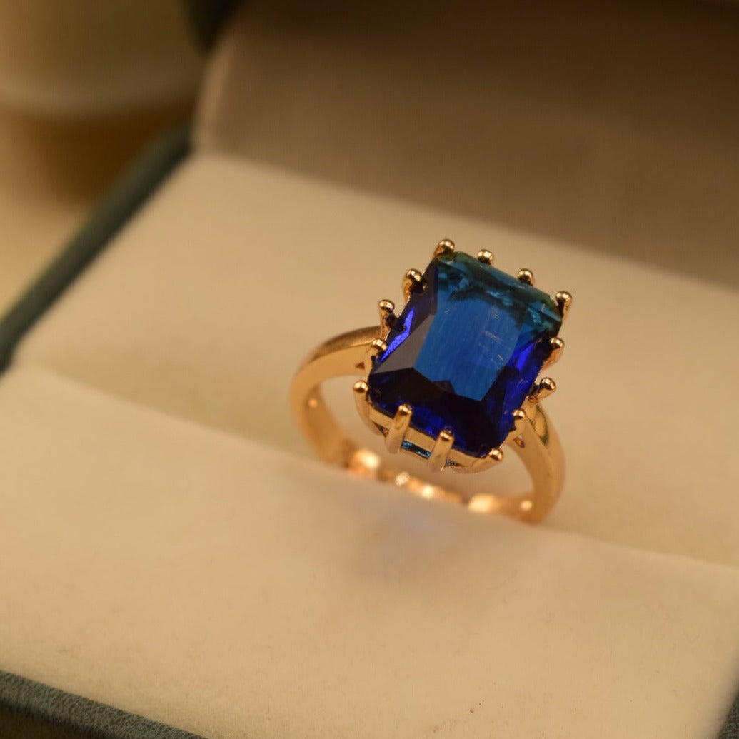 Unique Design Golden Red/Black/Green/Royal Blue Stone Ring for Girls/Women