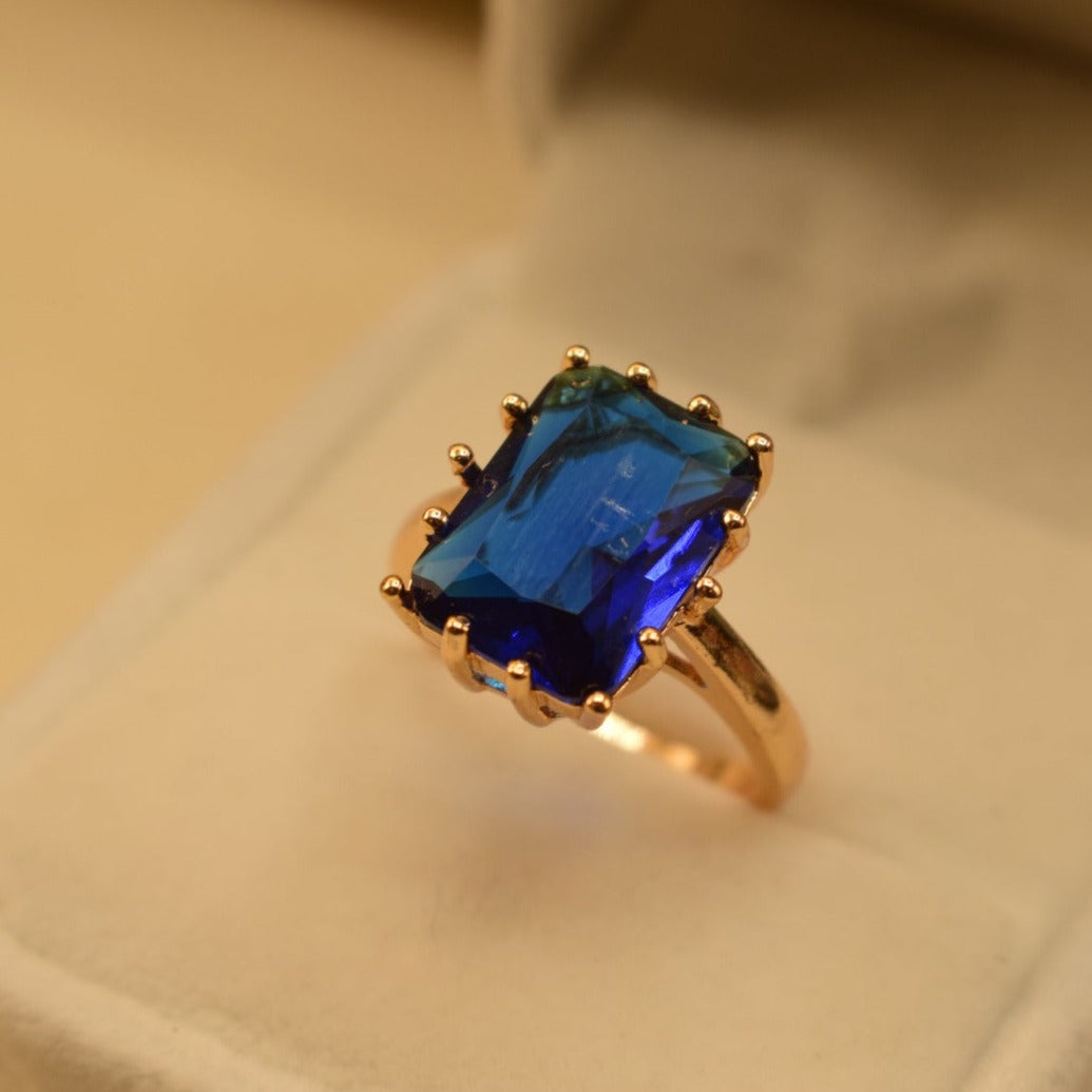 Unique Design Golden Red/Black/Green/Royal Blue Stone Ring for Girls/Women