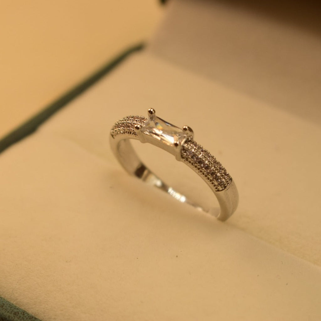 Unique Design Silver Stone Ring For Girlswomen 