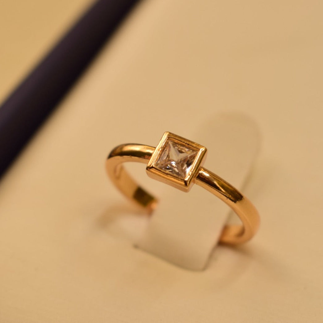 Elegant Design Golden/Silver Stone Gold Plated Ring for Girls/Women