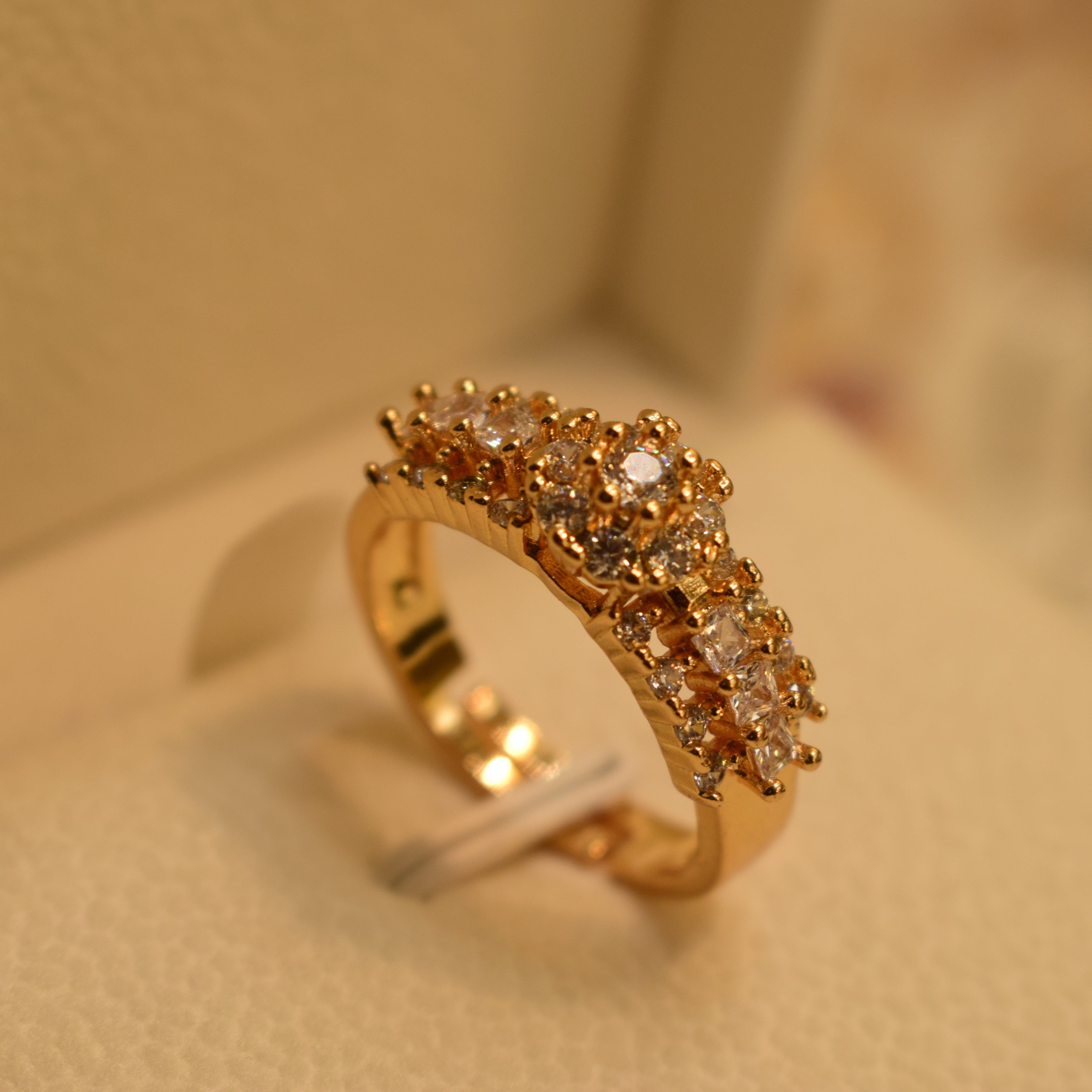 Elegant Design Golden Ring for Girls/Women