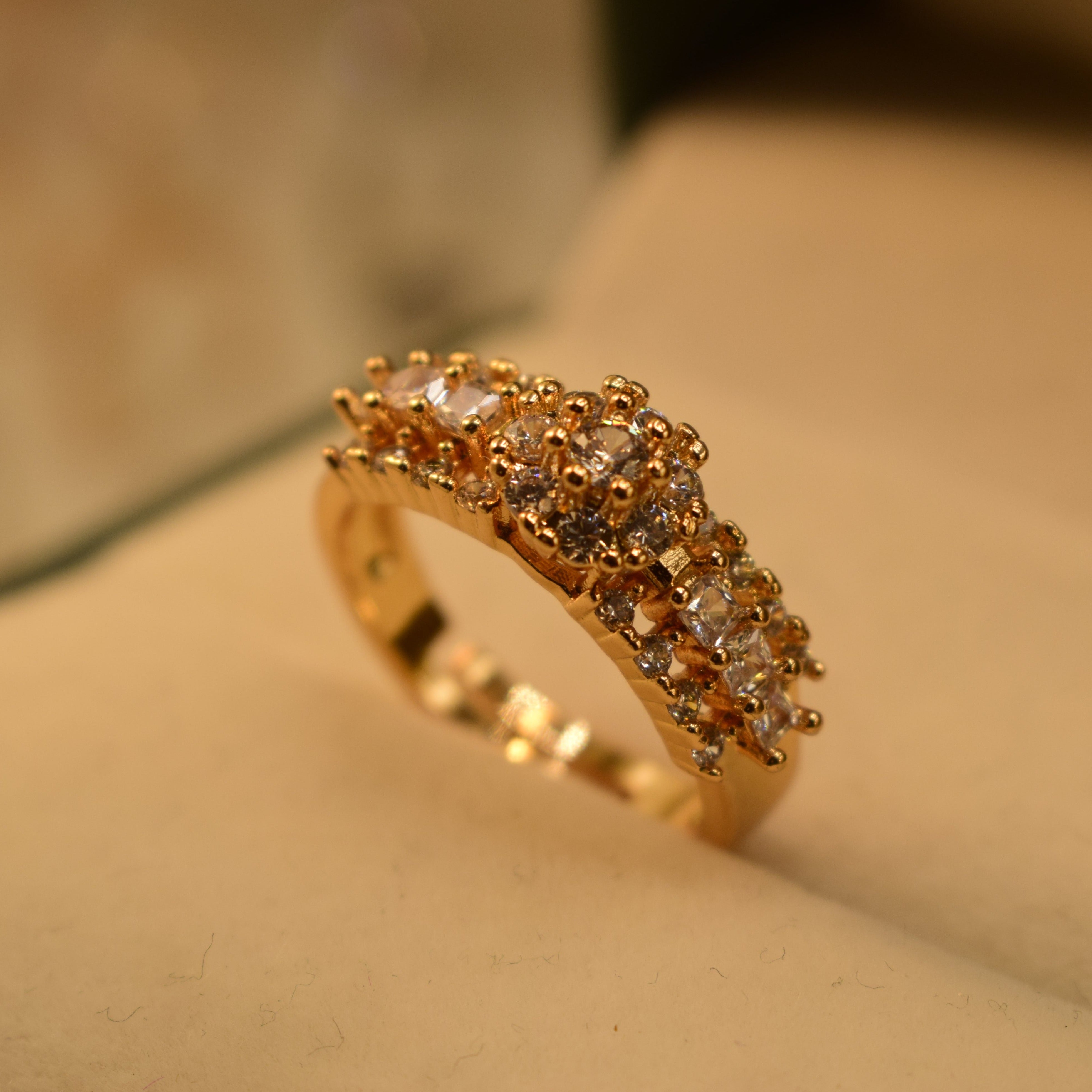 Elegant Design Golden Ring for Girls/Women