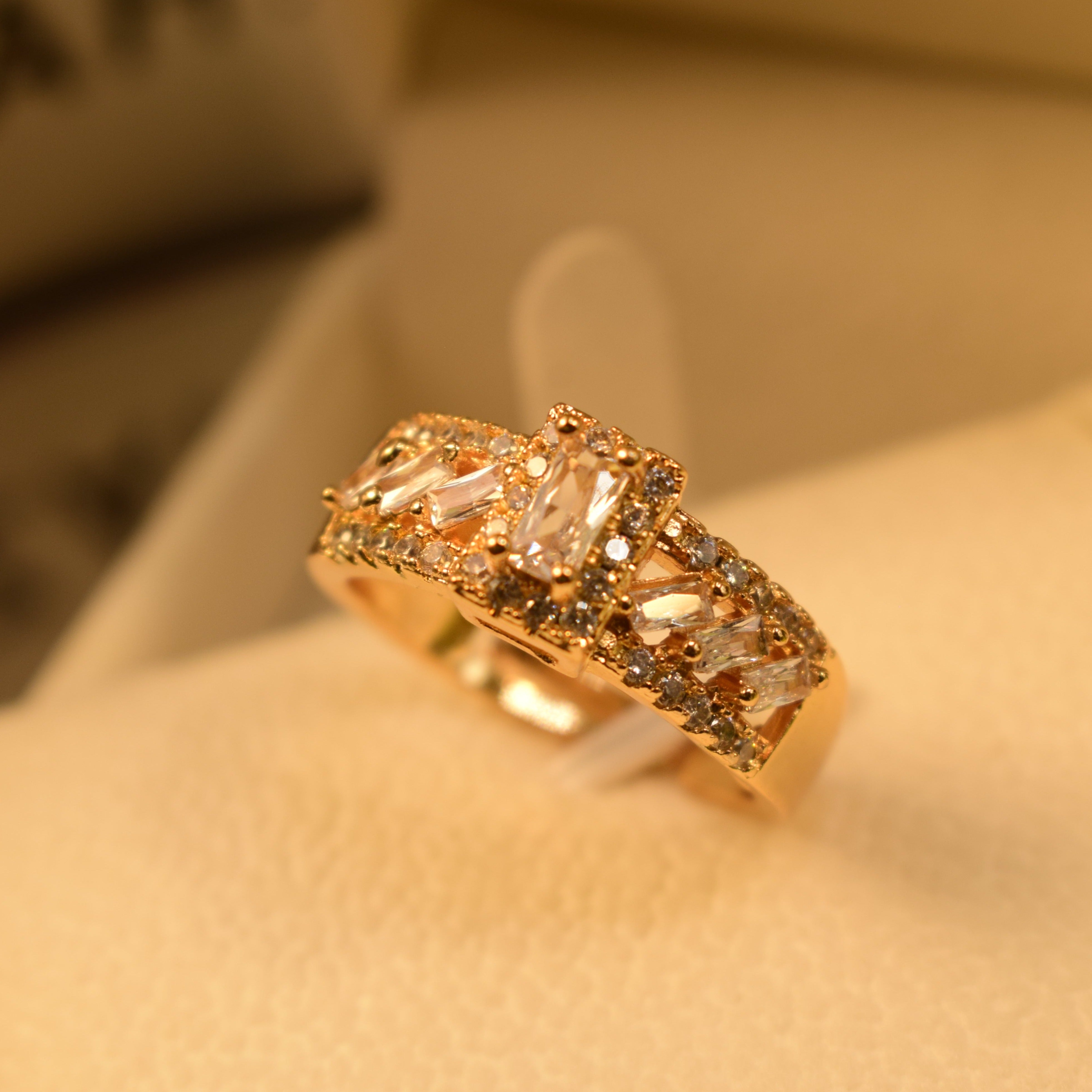Elegant Design Real Stone Golden Ring for Girls/Women