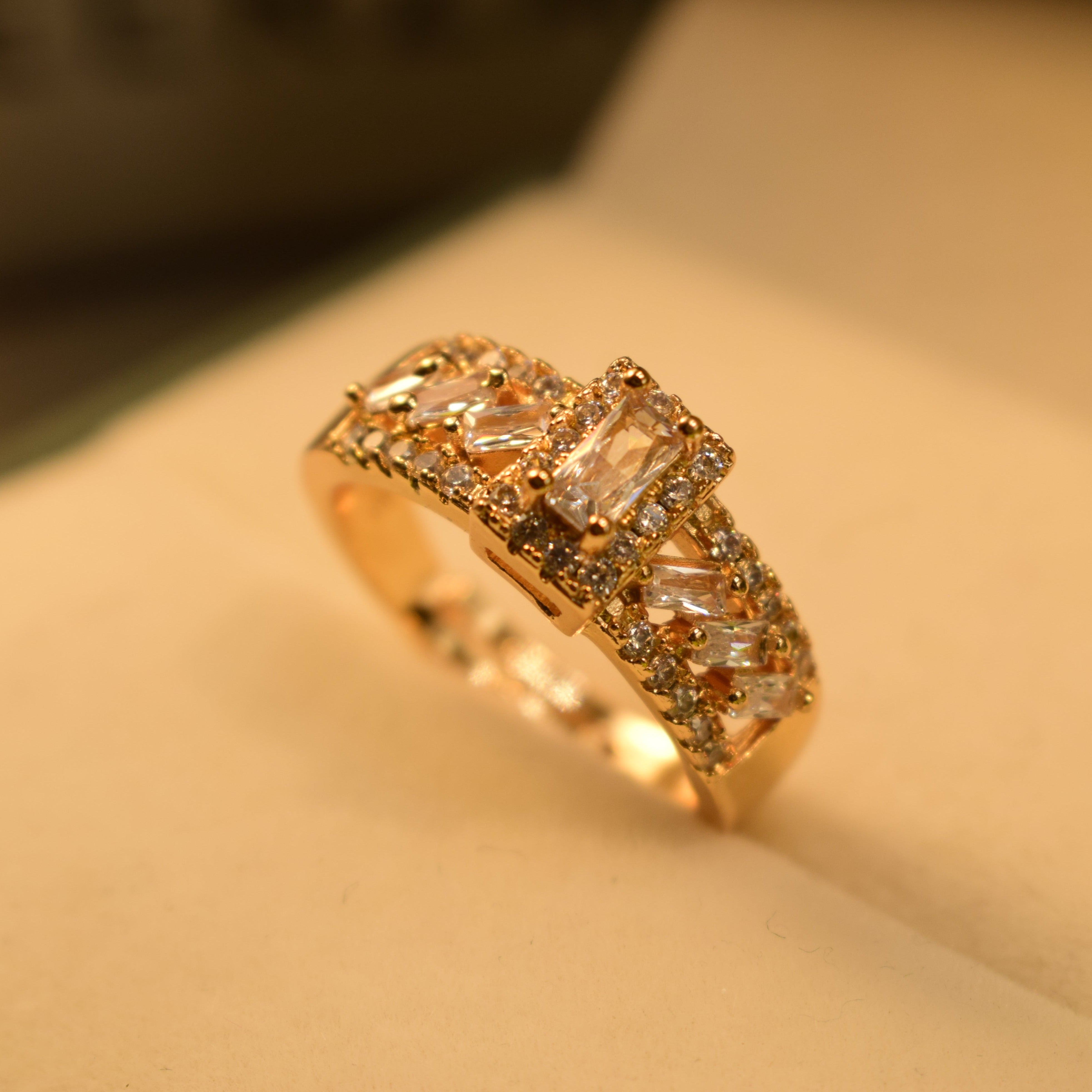Elegant Design Real Stone Golden Ring for Girls/Women