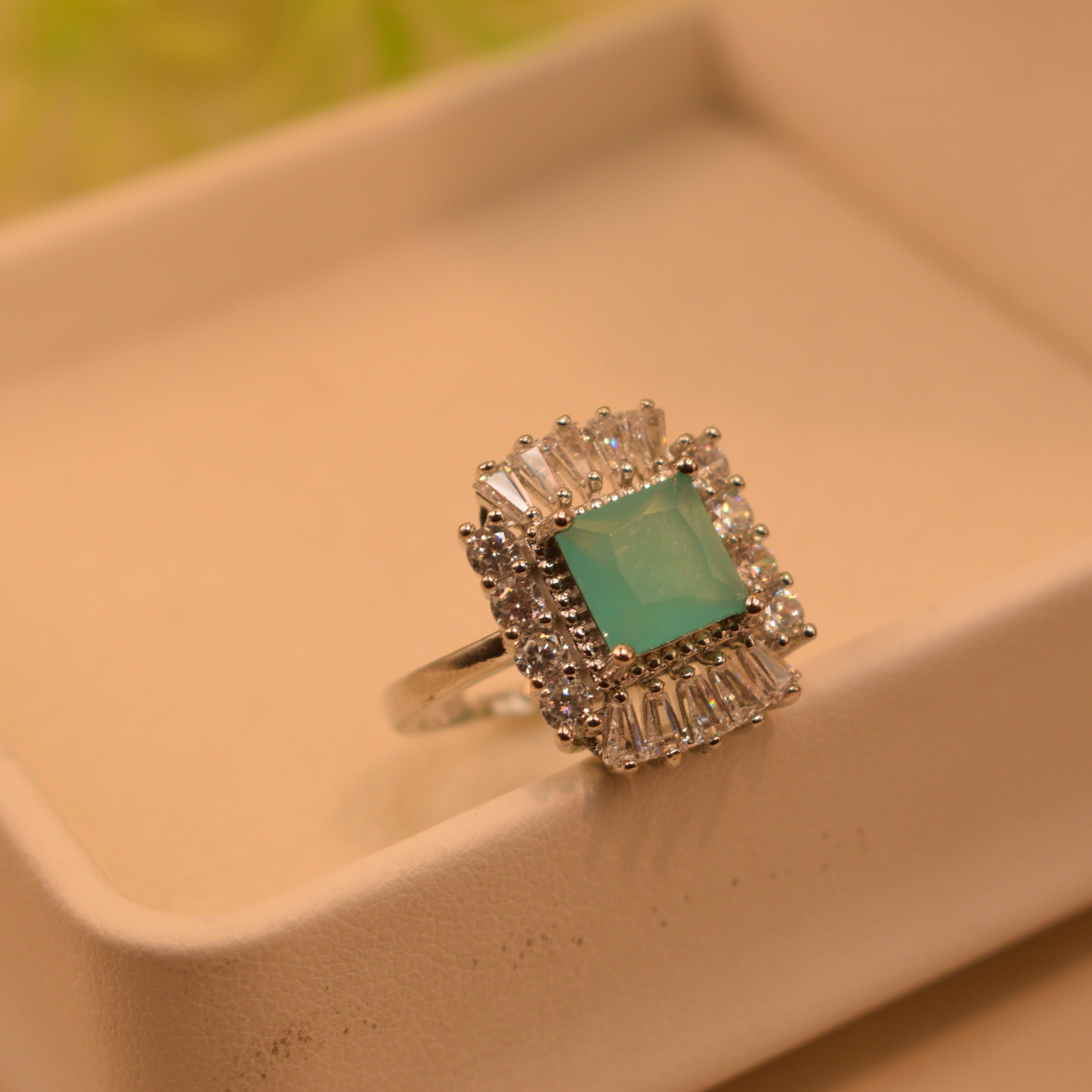Unique Design Real Stone Ring for Girls/Women