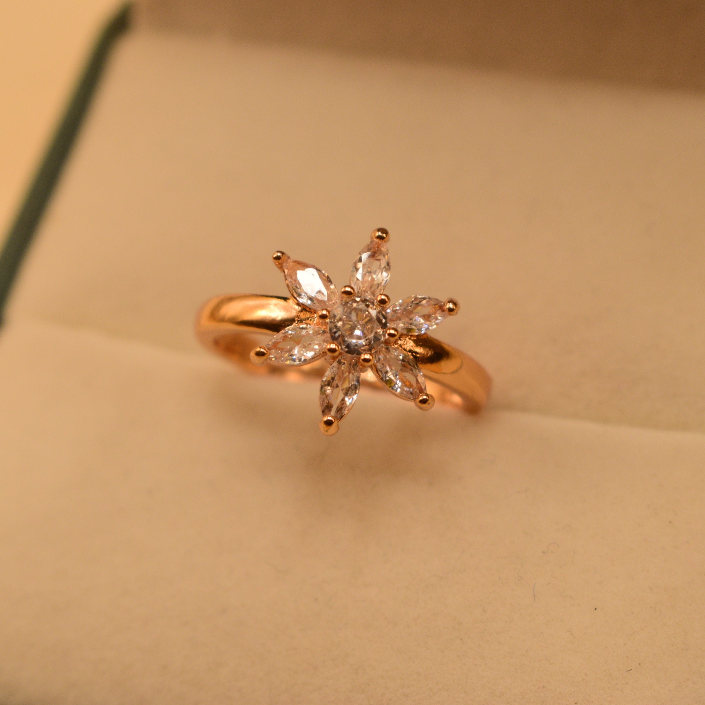 Luxury Real Stones Flower Design Ring for Girls/Women