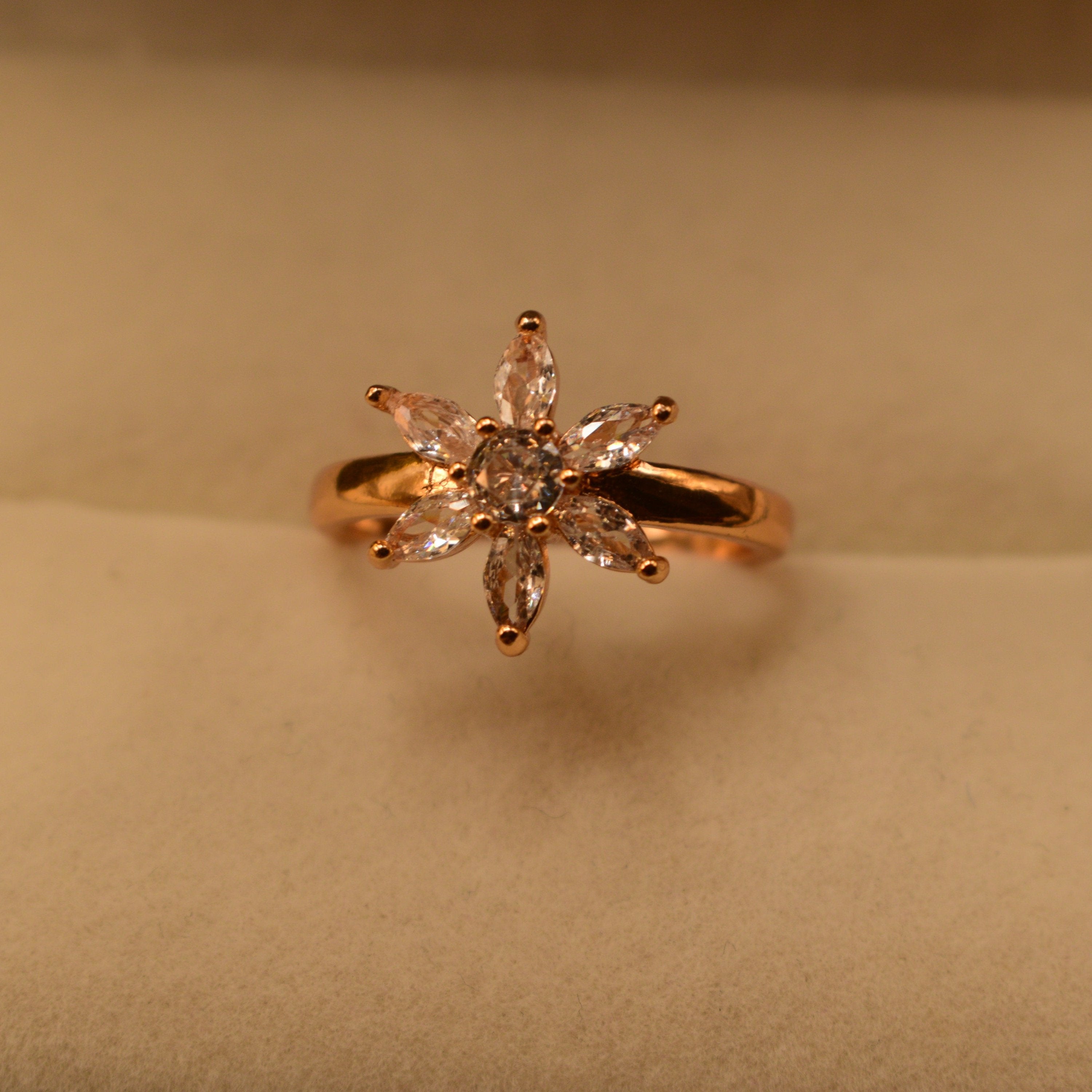 Luxury Real Stones Flower Design Ring for Girls/Women