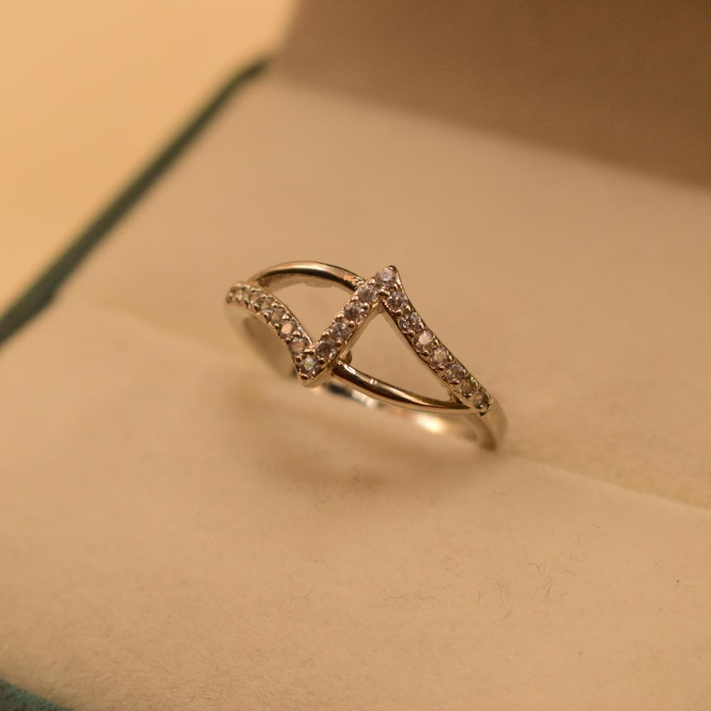 Fancy Luminous Design Crystal Stones Silver Ring for Girls/Women