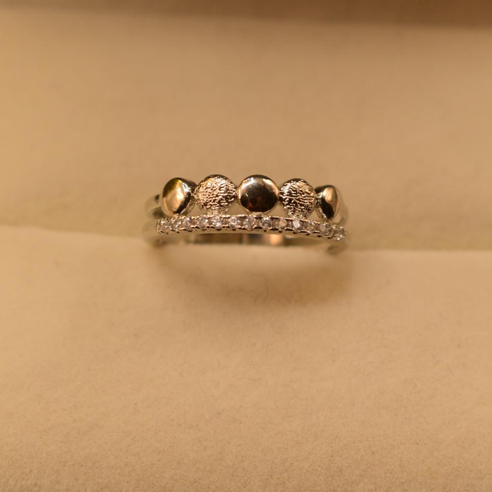 Stylish Unique Design Crystal Stones Silver Ring for Girls/Women