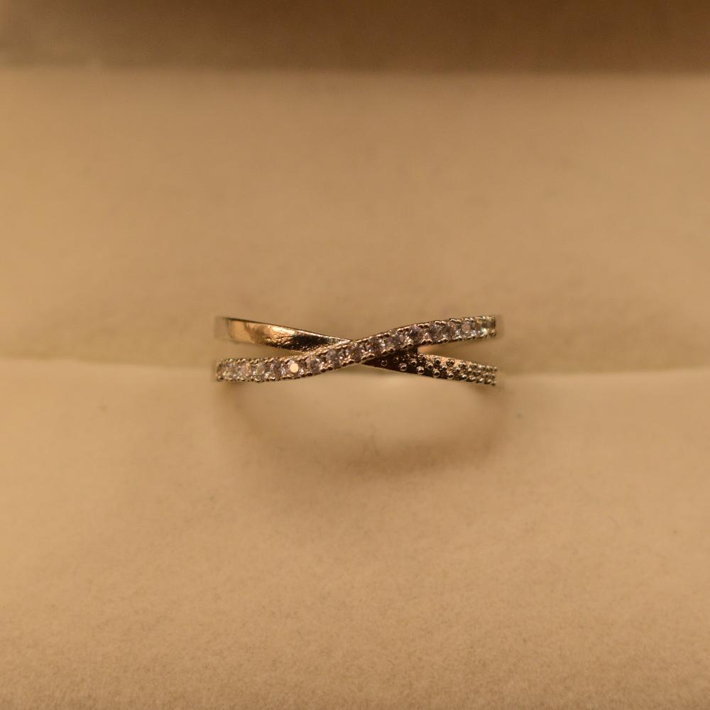 Glamorous Luminous Design Crystal Stones Silver Ring for Girls/Women