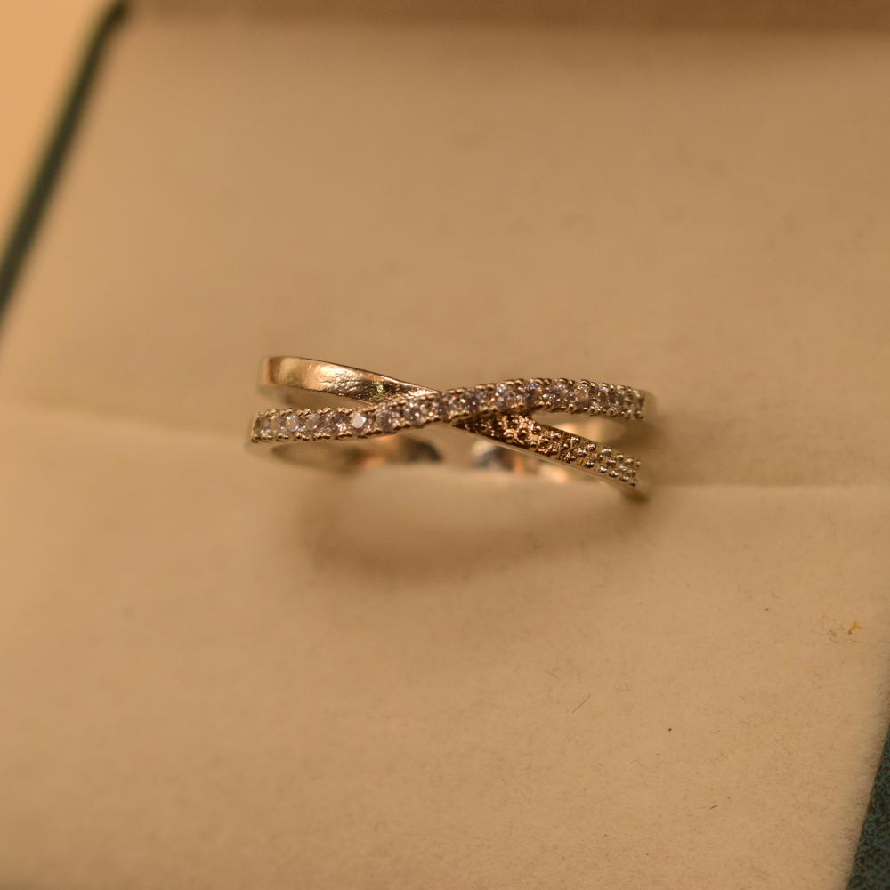 Glamorous Luminous Design Crystal Stones Silver Ring for Girls/Women