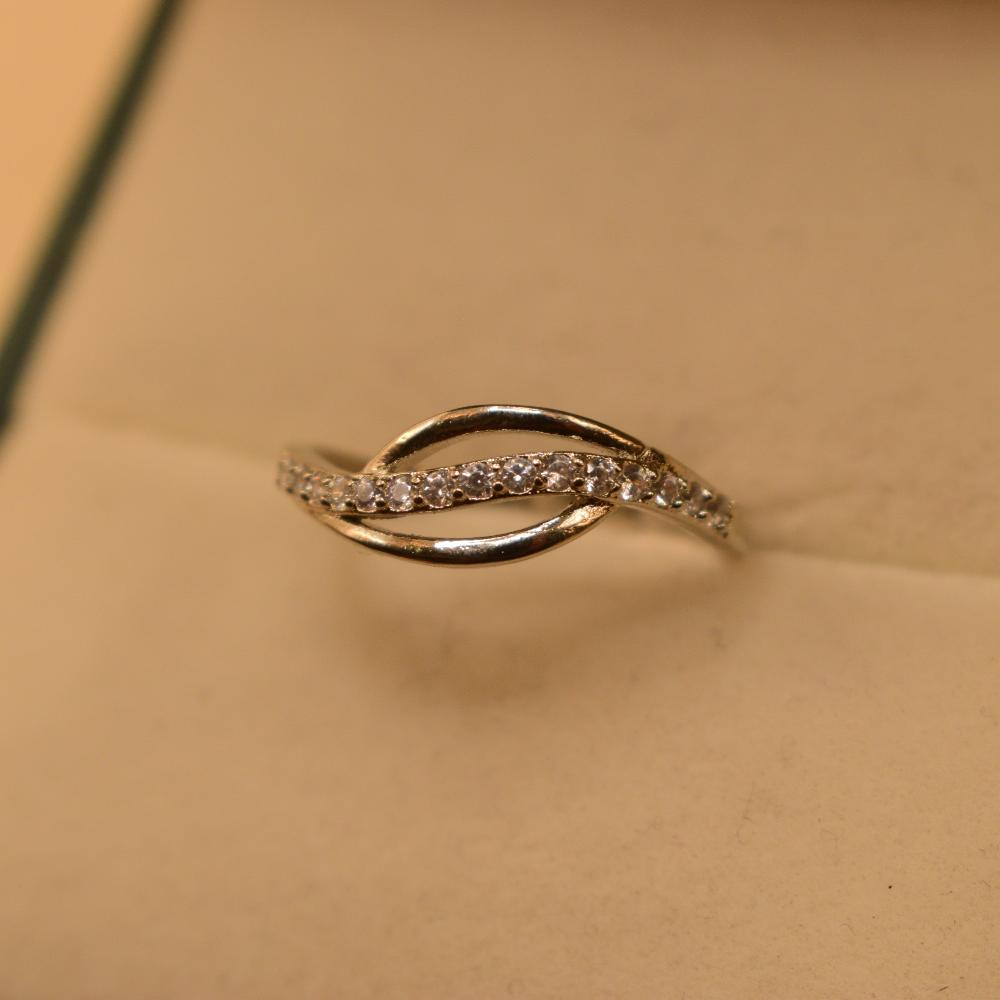 Elegant Stylish Crystal Stones Silver Ring for Girls/Women