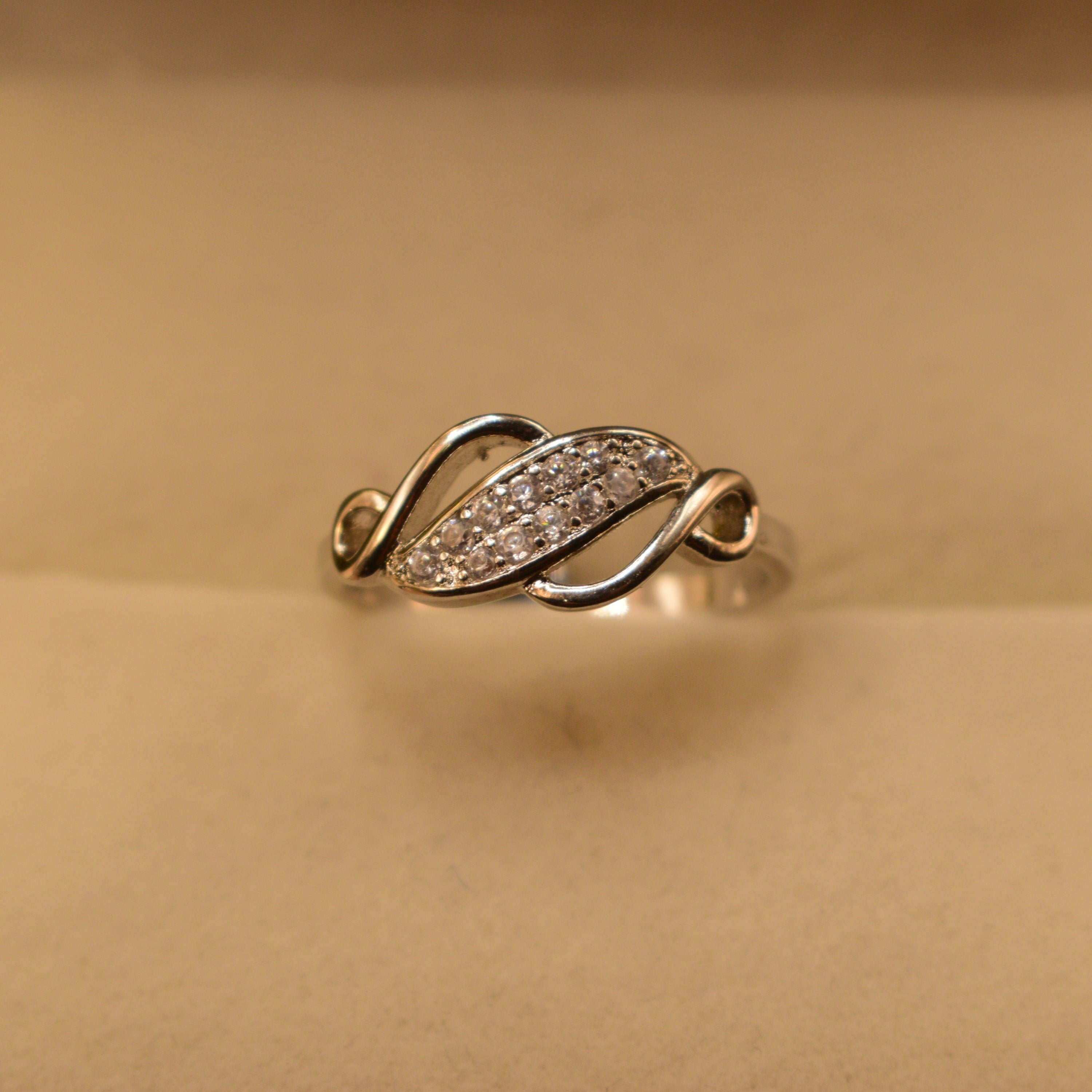 Fancy Beautiful Design Crystal Stones Silver Ring for Girls/Women