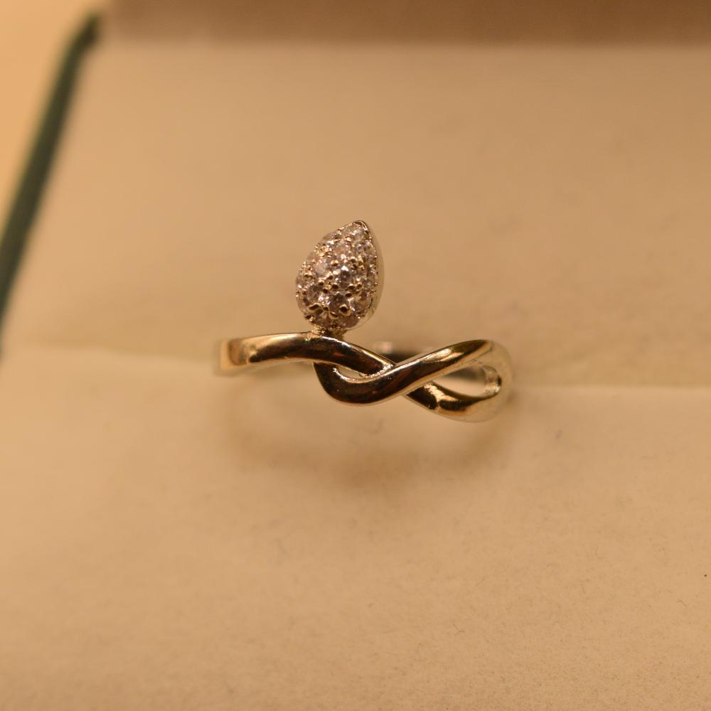 Elegant Glamorous Crystal Stones Silver Ring for Girls/Women