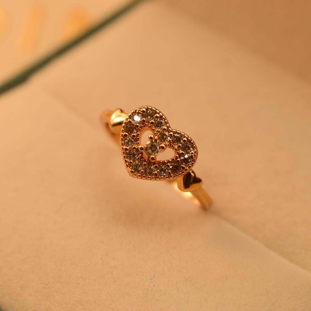 Gorgeous Luminous Design Crystal Stones Ring for Girls/Women