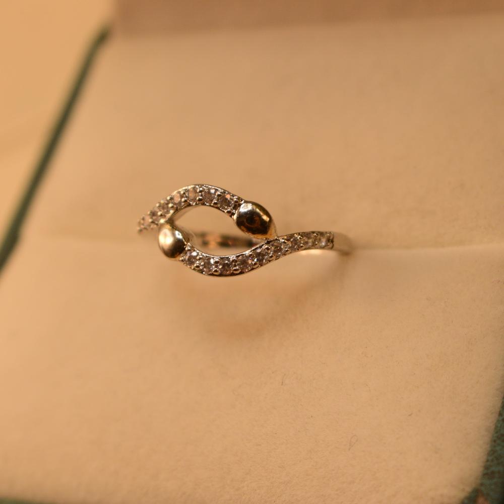 Stylish Beautiful Design Crystal Stones Silver Ring for Girls/Women