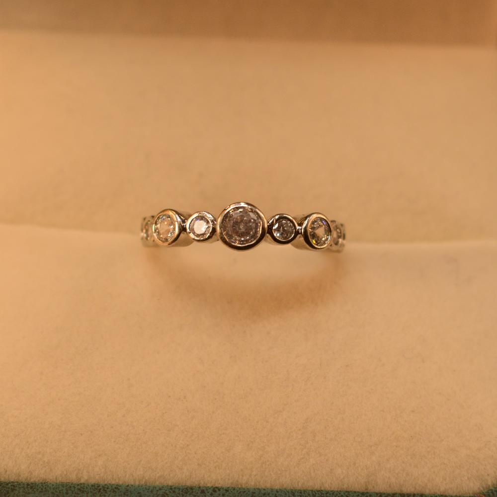 Glamorous Design Crystal Stones Silver Ring for Girls/Women